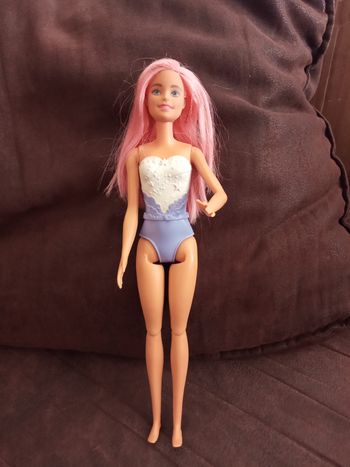 Jolie BARBIE "Mattel" de 2017