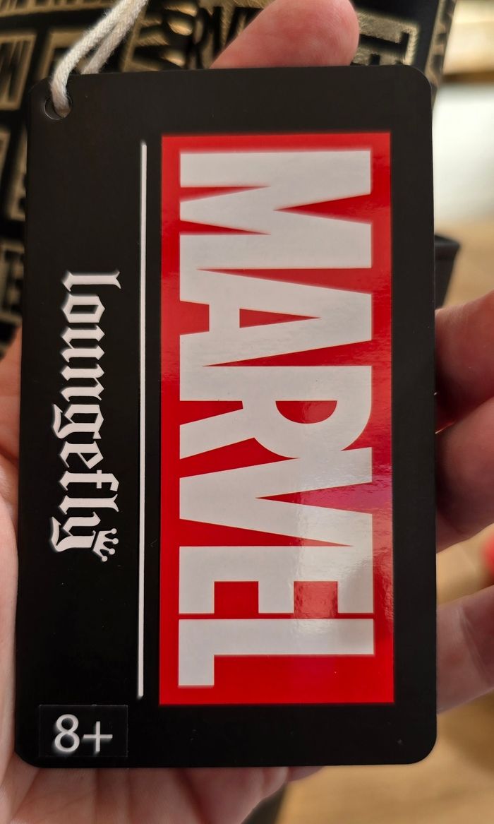Sac à Dos convertible Marvel Gold Logo Loungefly - photo numéro 7