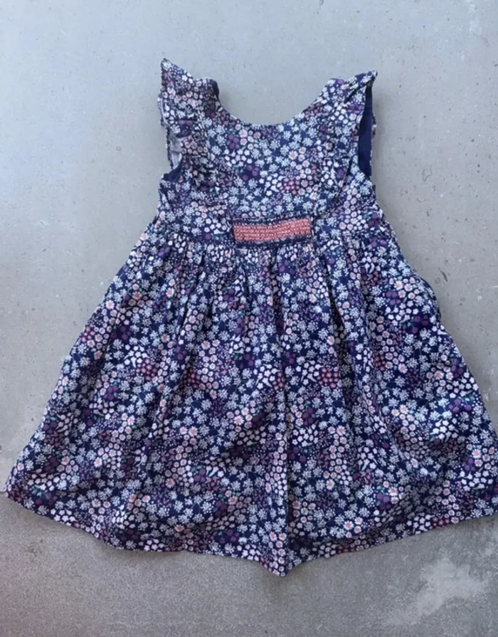 Magnifique robe sergent major 3 ans tbe  Motifs liberties  Fleuries
