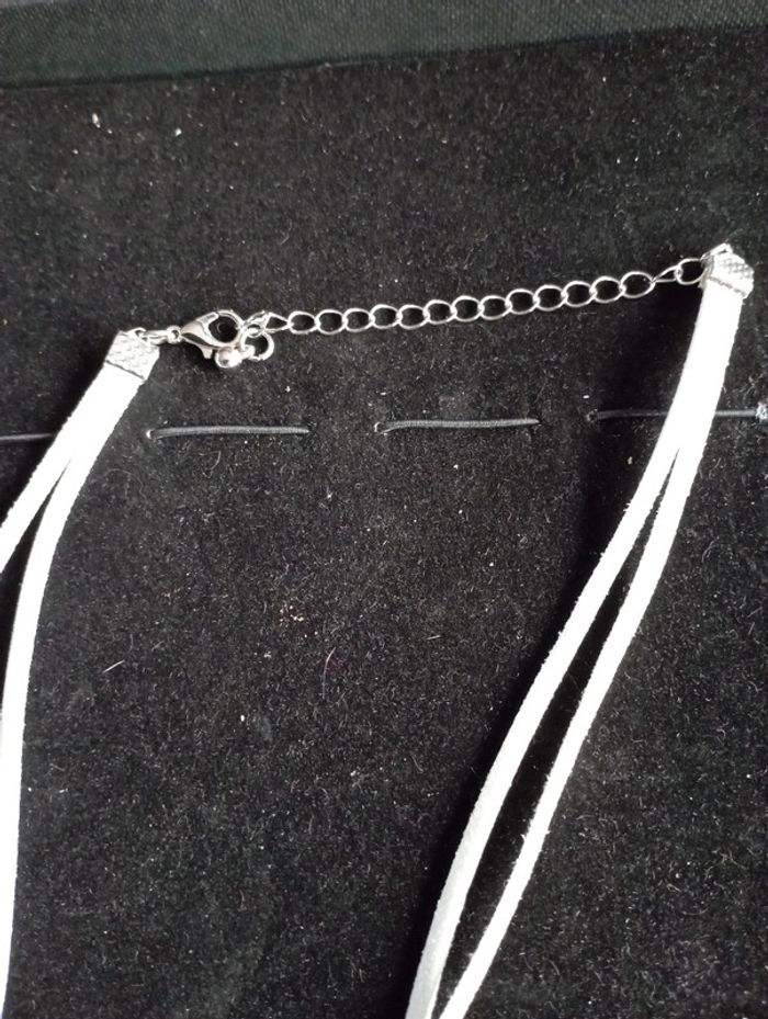 Collier pendentif blanc - photo numéro 3