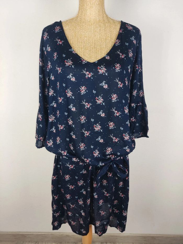 Robe droite mi-longue manches 3/4 bleu nuit ceinture à nouer motif fleuri taille 48 Tissaia