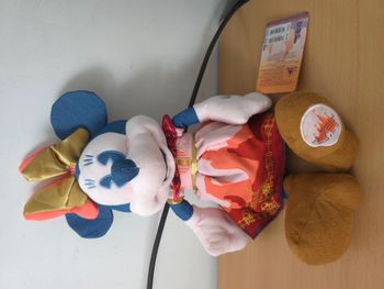 Peluche / Plush Disney Minnie Attraction septembre september 9/12