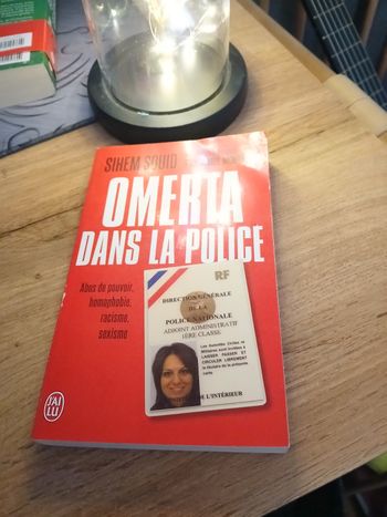 LIVRE OMERTA DANS LA POLICE AVEC SIHEN SOUID