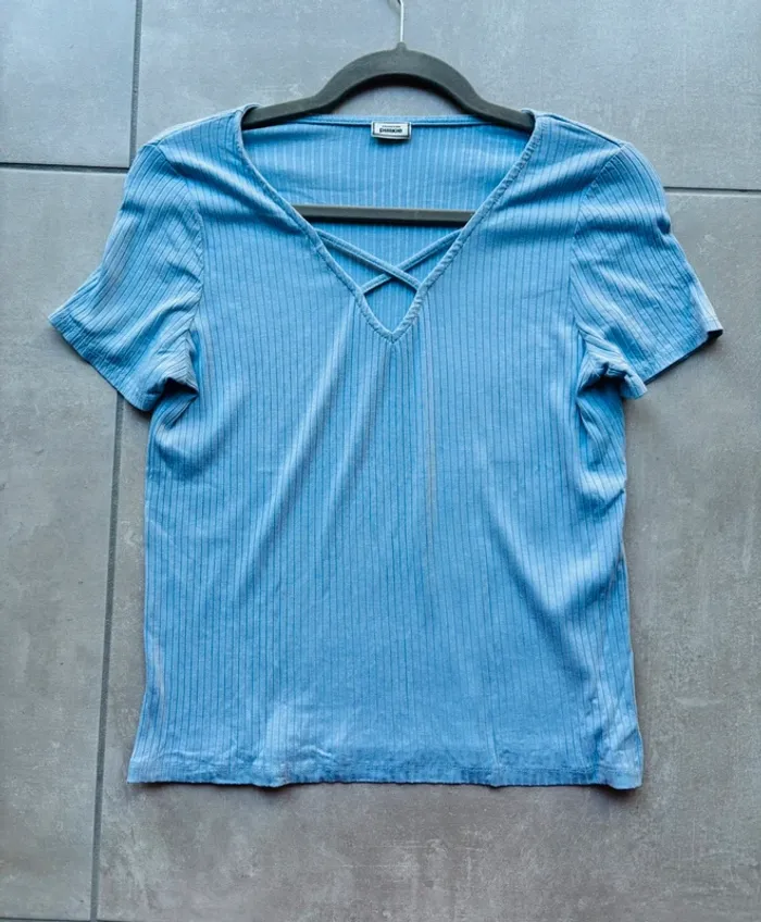 Joli T-shirt côtelé bleu ciel croisé Pimkie neuf