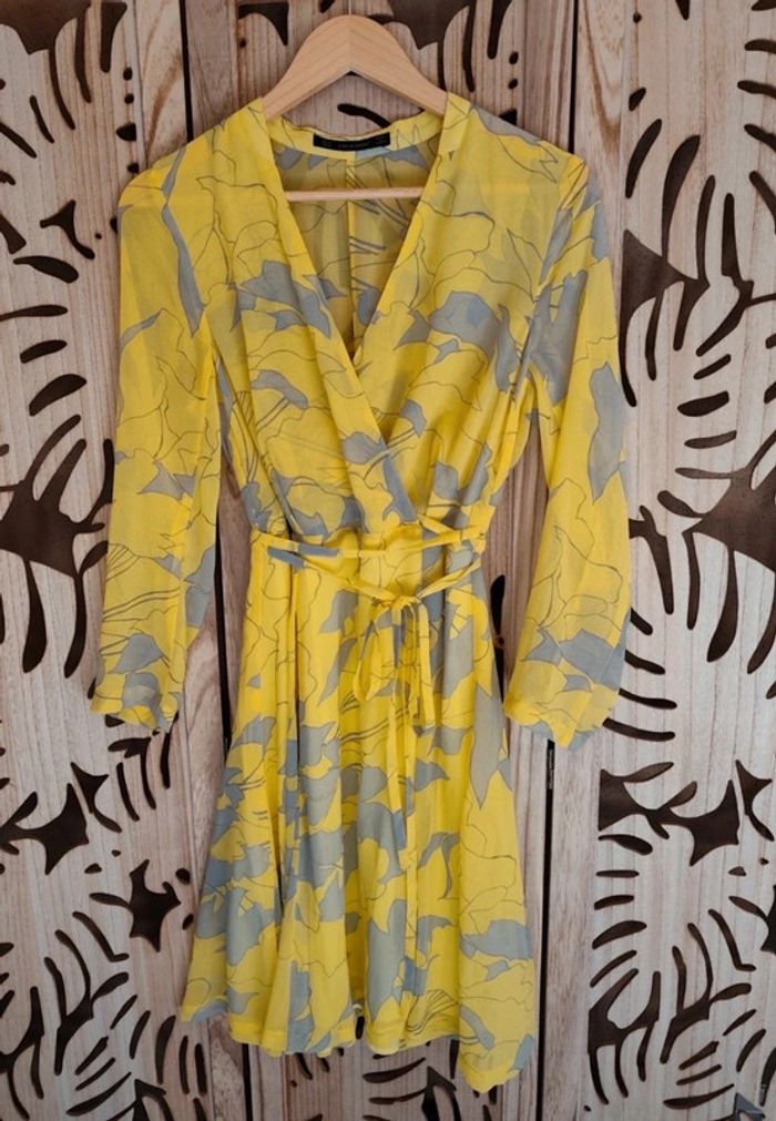 Robe cache-cœur fluide et légère - Imprimé abstrait jaune et gris - Taille M Zara Basic - photo numéro 6