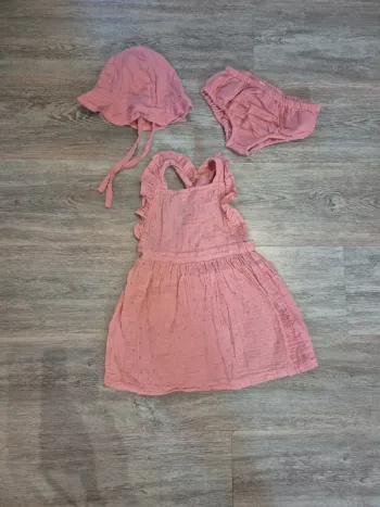 Robe été rose en gaze de coton avec coeur doré,  culotte et chapeau