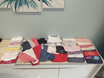 Lot de 44 vêtements fille 6 mois