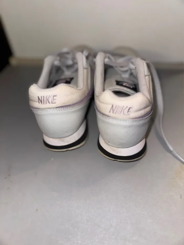 Baskets Nike pointure 37,5 - photo numéro 3