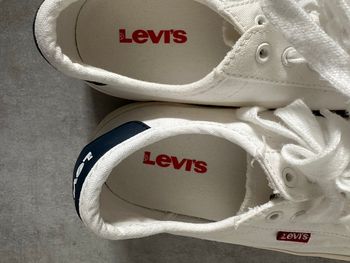Chaussure en toile / basket blanc crème Levi’s pointure 40 TBE