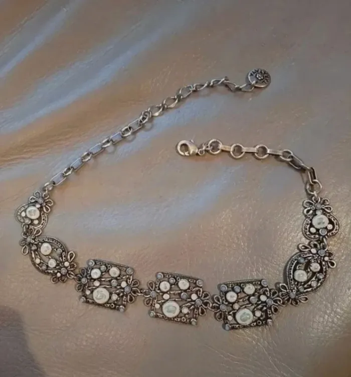 Collier ras du cou