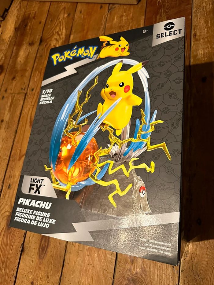 NEUF Grande Figurine Collector Lumineuse Pokémon Pikachu 33 cm Sélect Light FX