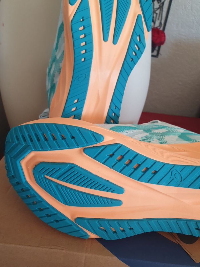 Basket Asics novoblast 42.5 neuves - photo numéro 3