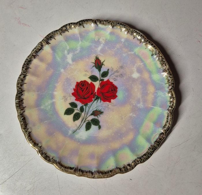 Assiette a dessert en porcelaine decor rose rouge bord festonné dore gareis waldasassen bavaria