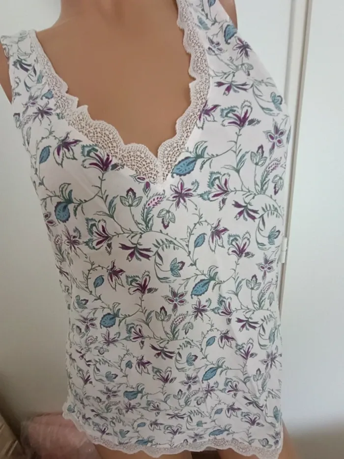 Joli top fleuri neuf taille M - photo numéro 3