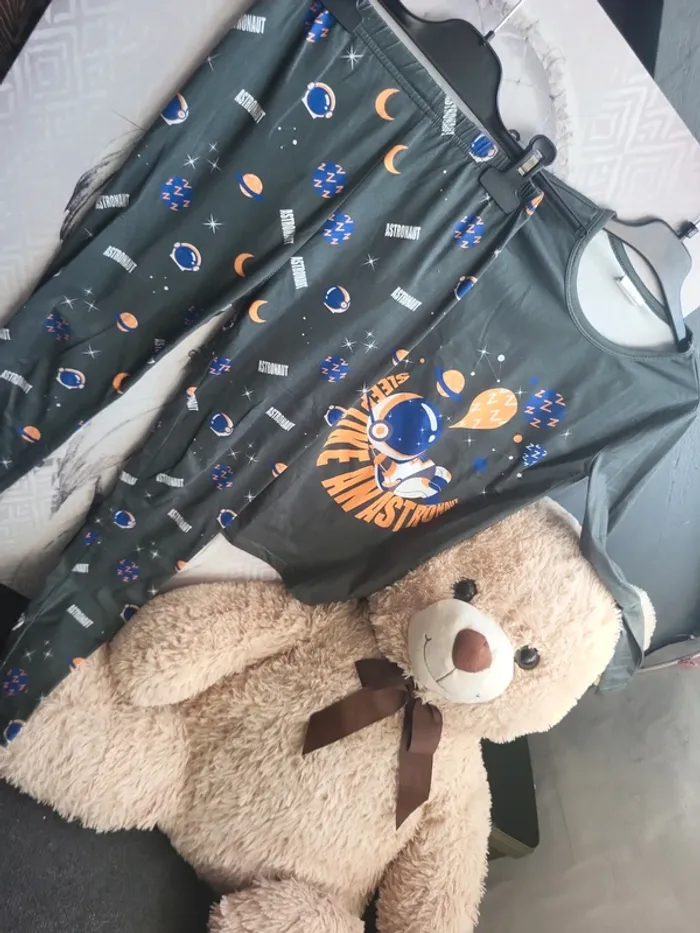 Pyjama astronaute