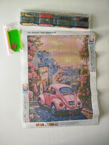 Diamond painting voiture coccinelle rose avec paysage style girly #S329