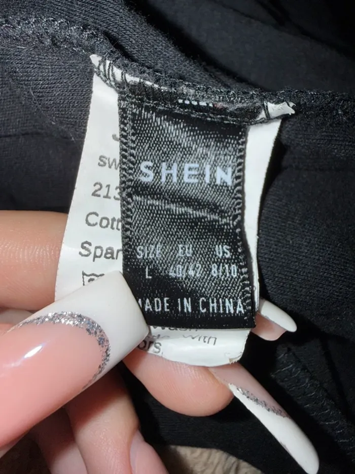 Schwarzes Kleid für Damen - photo numéro 2