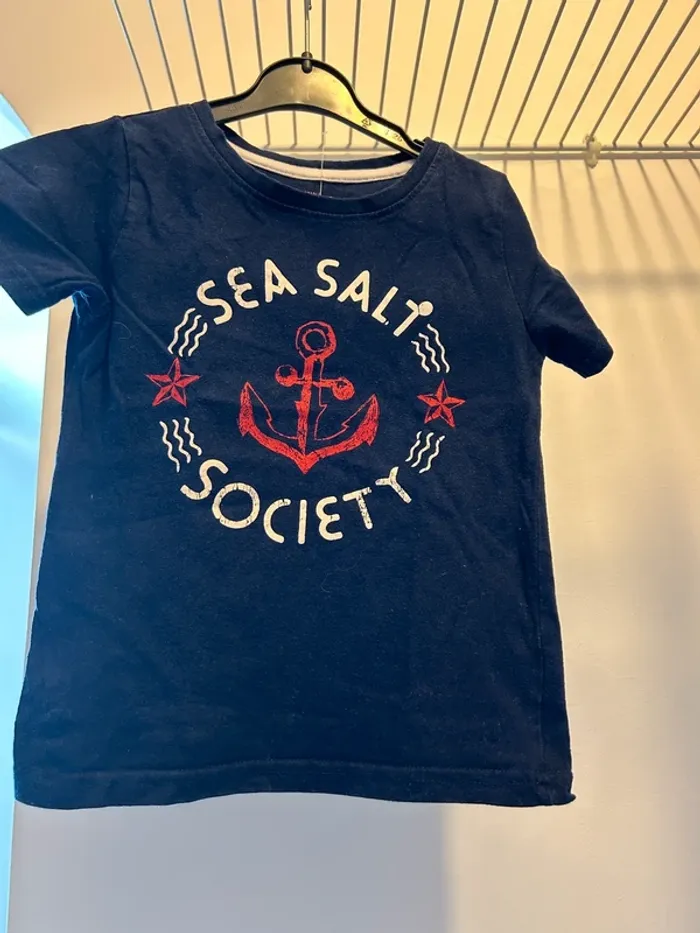 Tee-shirts taille 24/36 mois