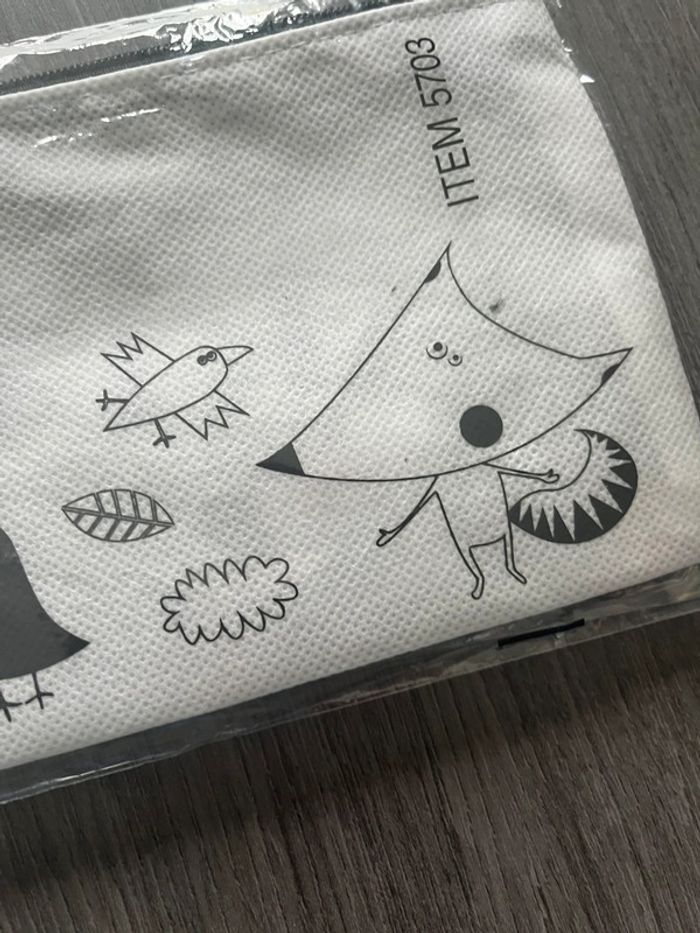 Pochette et crayon neuf Kiabi - photo numéro 5