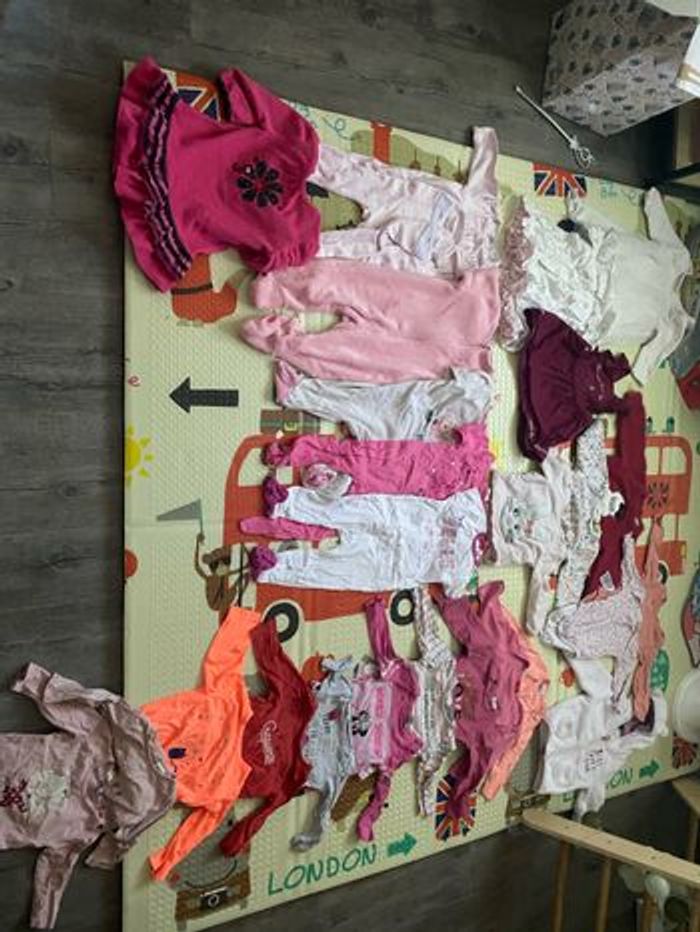 Lot 25 vêtements taille 12 mois