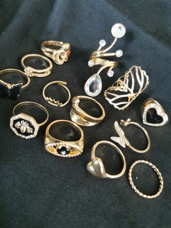 A40 lot de 13 bagues fantaisie doré or tendance diverses taille.neuves