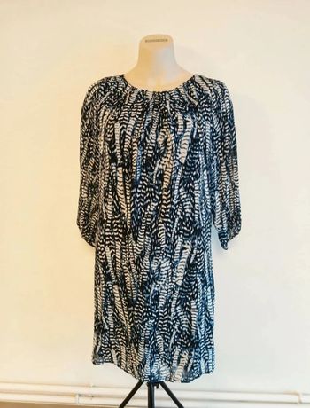 Magnifique robe bleu à motifs neuve avec étiquette 