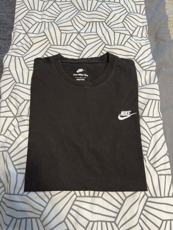 T-shirt Nike original modèle The Nike Tee en taille L 👕