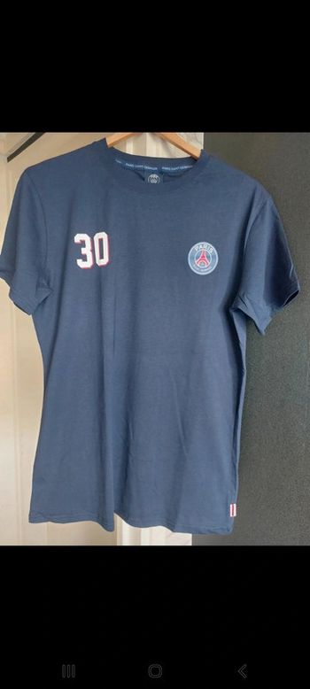 Tee-shirt PSG 
Messi numéro 30 taille M neuf