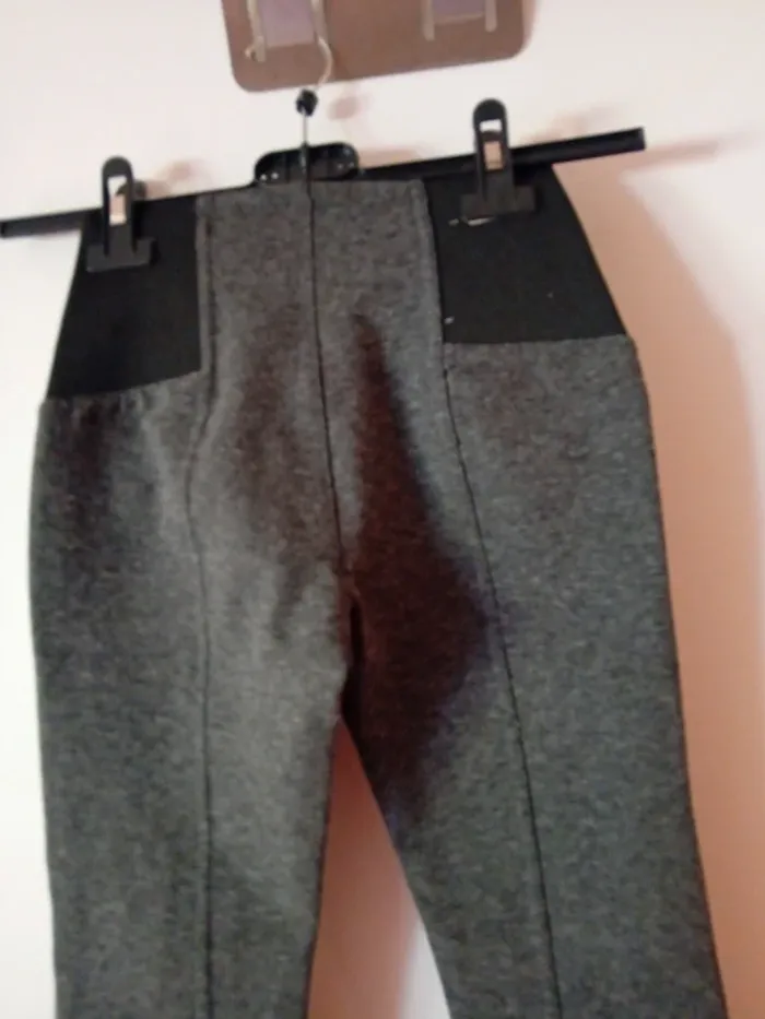 Joli legging gris. C&A. 8 ans - photo numéro 6