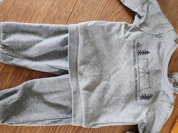 Ensemble gris