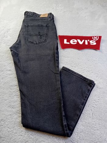 Jean levi's  taille 38.  L87