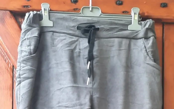 Pantalon gris en suédine, femme, taille 40