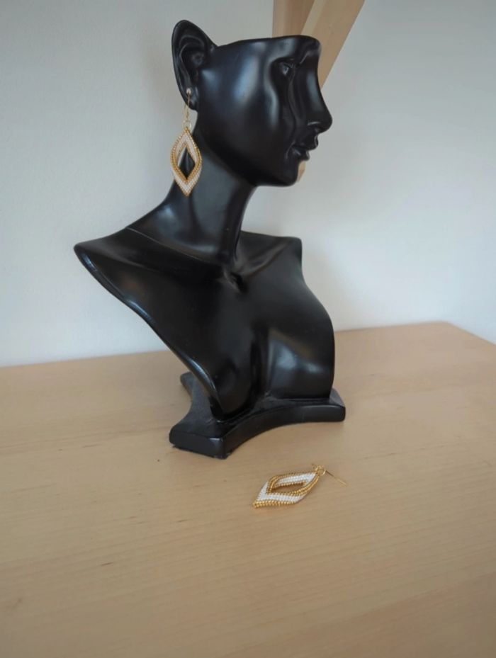 Boucles d'oreilles pendantes / Feuilles torsadées / blanc et doré / tissage / miyuki - photo numéro 2