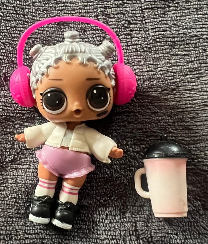 Petite poupée Lol surprise + accessoires comme sur la photos ( 21 ) - photo numéro 2