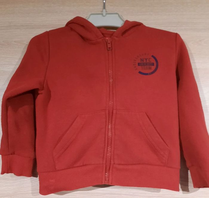 Sweat zippé a capuche taille 3 ans tissaia