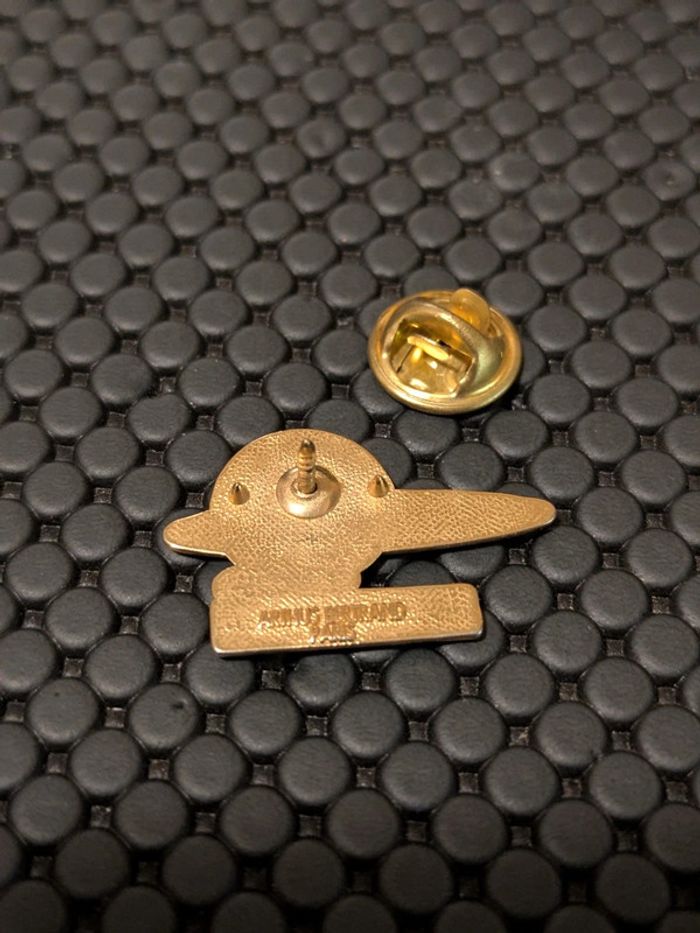 Pin's Peugeot Open Golf signé Arthus Bertrand - photo numéro 2