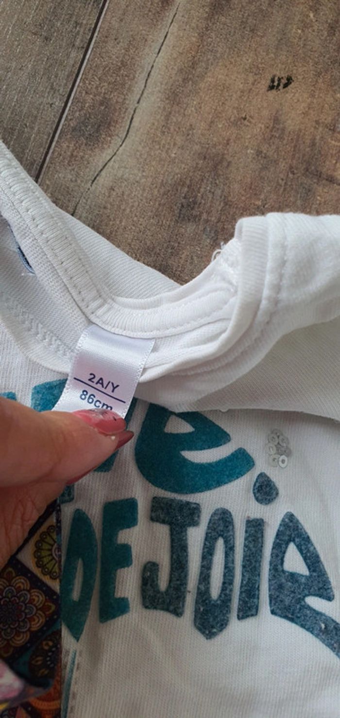 T-shirt Okaidi 24 mois en très bon état - photo numéro 3