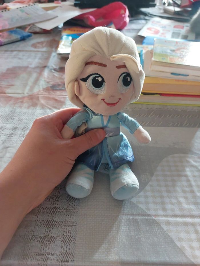 Peluche Elsa Reine des Neiges Disney - photo numéro 5