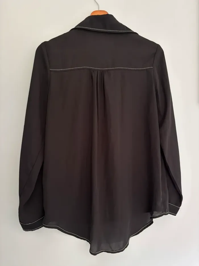 Chemise noire avec coutures blanches Taille S/M - photo numéro 2