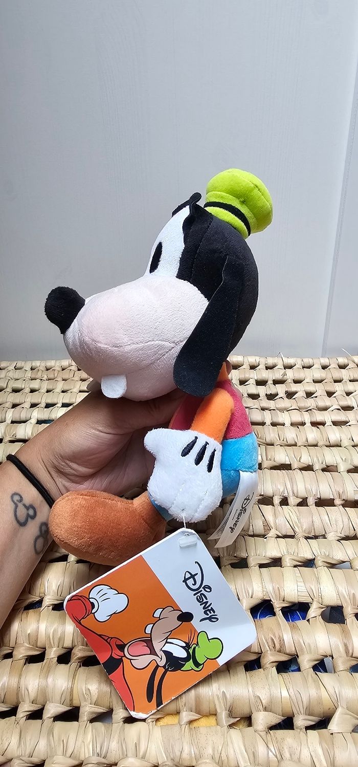 Petite peluche dingo Disney neuve - photo numéro 4