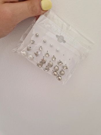 Lot de boucles d'oreilles neuves