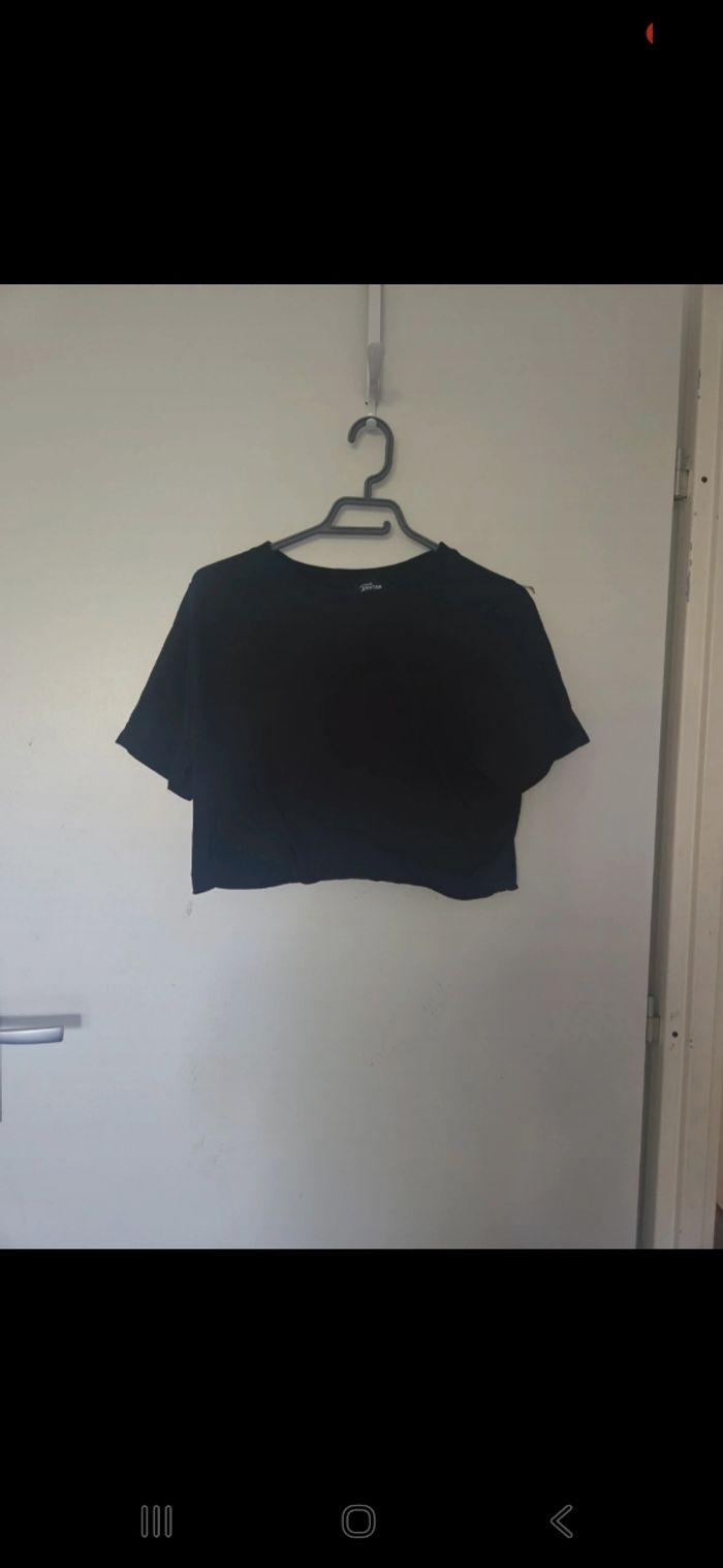 Crop top noir - photo numéro 2