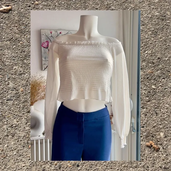 Top blanc smocké 🤍 épaules dénudées - photo numéro 2