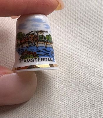 Dé à coudre en porcelaine Amsterdam en parfait état