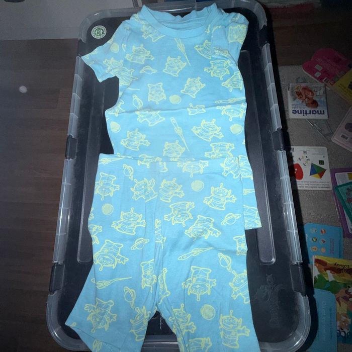 Lot 2 pyjamas