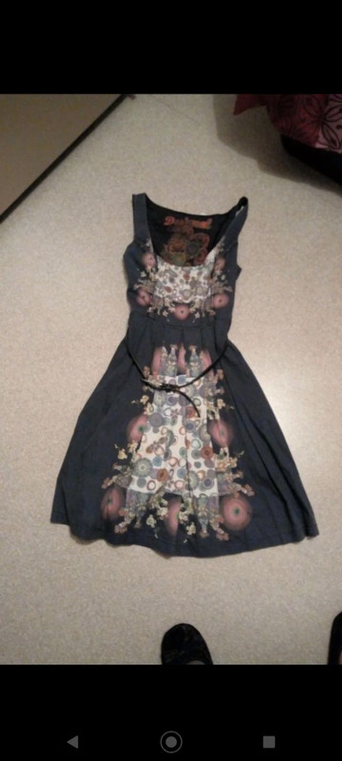 Robe coloré avec ceinture Desigual