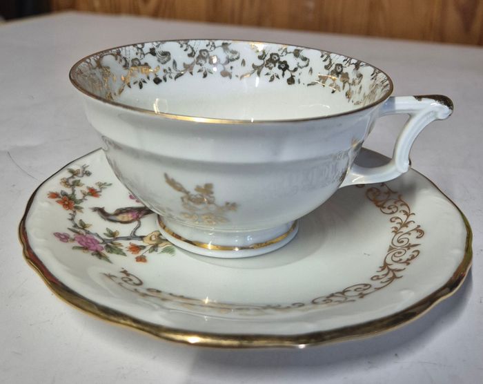 Lot tasses et sous tasse vintage porcelaine Limoges blanche et dorures - photo numéro 7