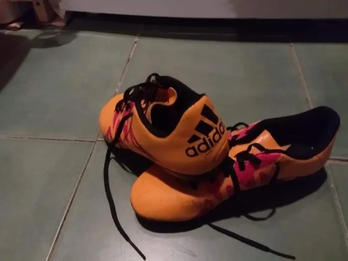Chaussures foot crampon plastique - photo numéro 3