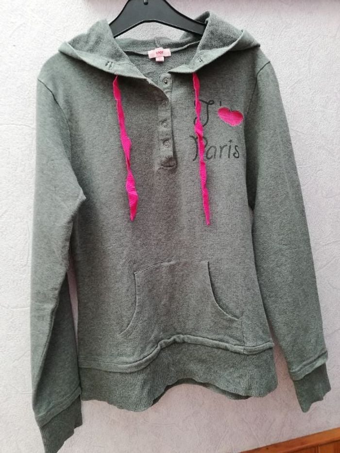 Sweat à capuche T.38