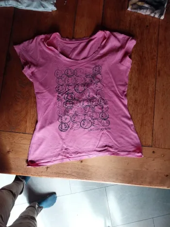 Tee shiŕt